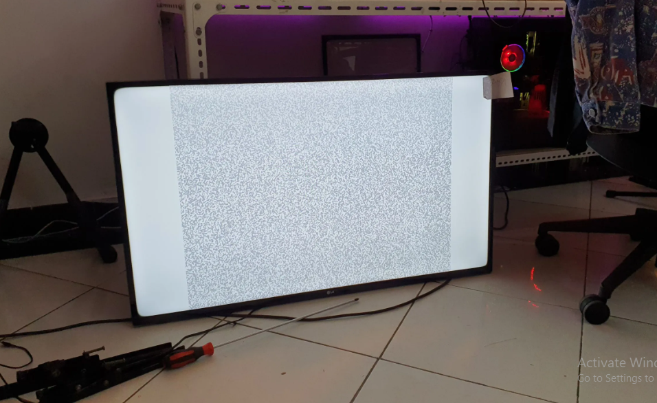 Memperbaiki Layar TV LCD Blank Putih